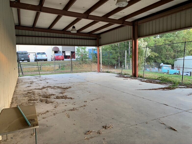 More Photos Of 6080 Coca Cola Blvd, Columbus Light Distribution For Lease