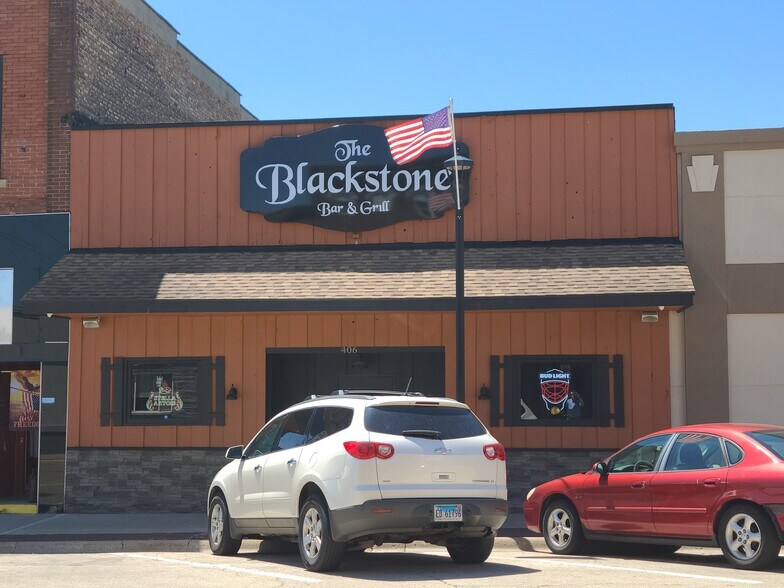 More Photos Of 406 Cherry Ave, Rochelle Sports And Entertainment For Sale