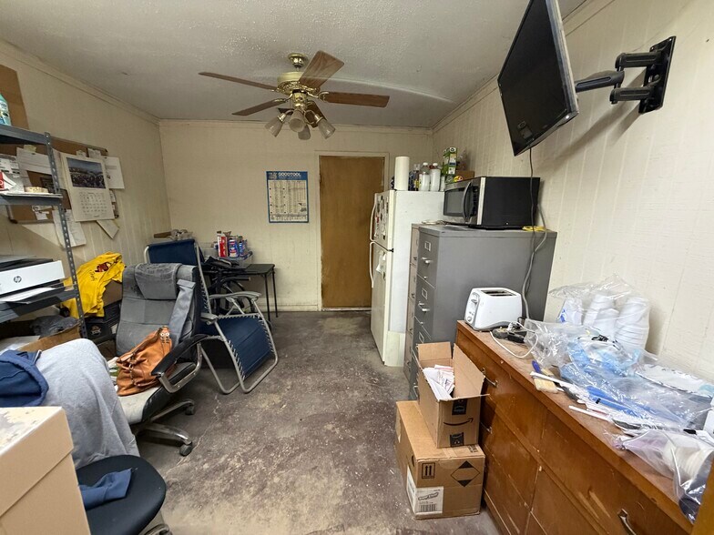 More Photos Of 601 W Lacy St, Palestine General Retail For Sale