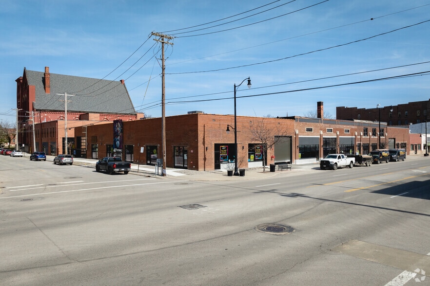 Primary Photo Of 901-925 Summit St, Toledo Storefront For Lease