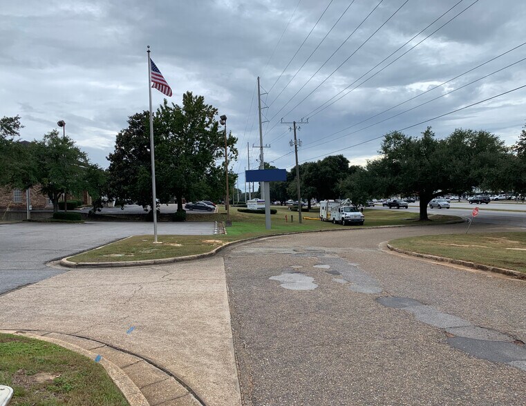 More Photos Of 28770 Us-98, Daphne Bank For Sale