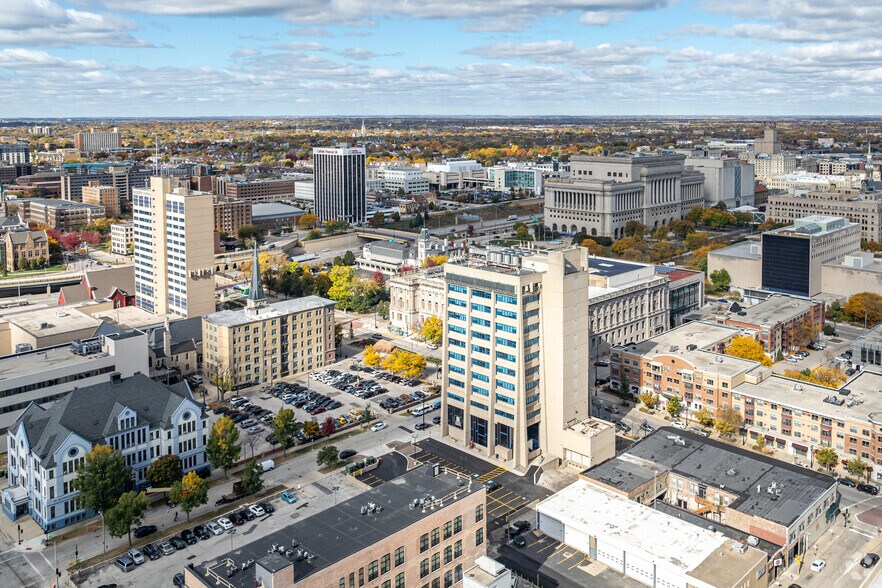 More Photos Of 735 W Wisconsin Ave, Milwaukee Apartments For Sale