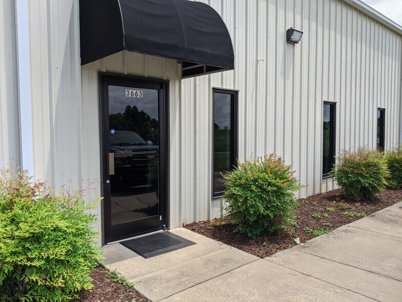 More Photos Of 3663-3673 Alamance Rd, Burlington Flex For Lease