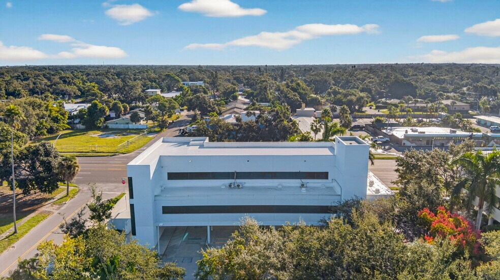 More Photos Of 2426 S Tamiami Trl, Sarasota Medical For Sale