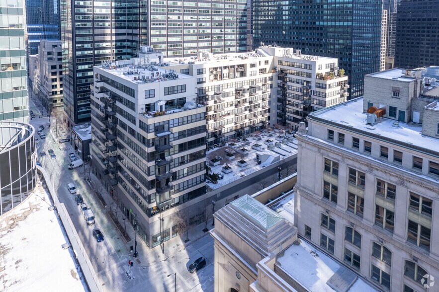 More Photos Of 130 S Canal St, Chicago Apartments For Lease