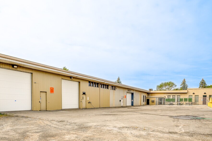 More Photos Of 6320-6380 Ch de la Côte-de-Liesse, Montréal Distribution For Lease