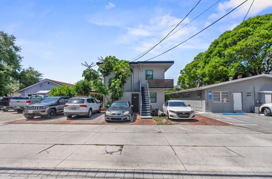 More Photos Of 1215 E Broward Blvd, Fort Lauderdale Apartments For Sale