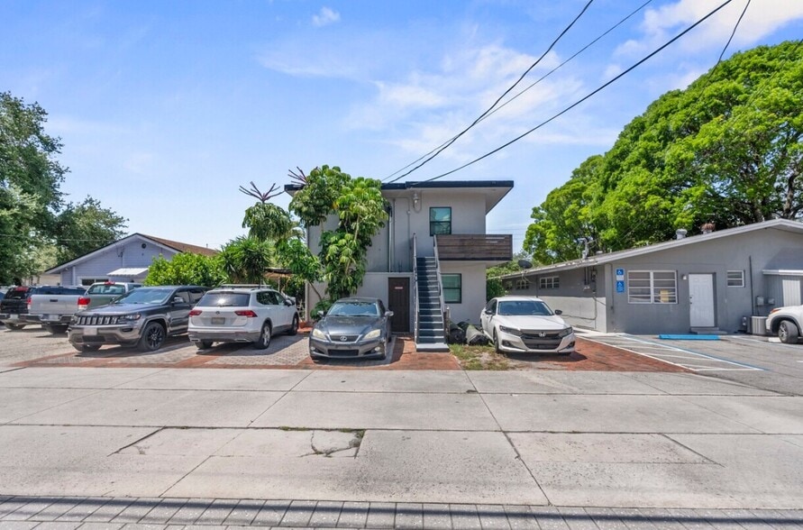 More Photos Of 1215 E Broward Blvd, Fort Lauderdale Apartments For Sale
