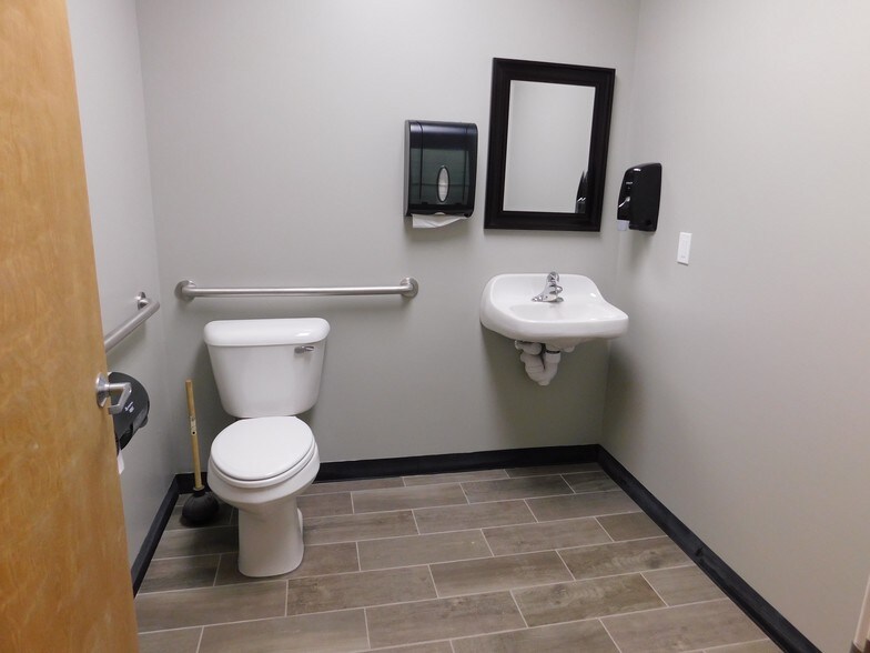 More Photos Of 4 Candy Ln, Hudson Warehouse For Lease