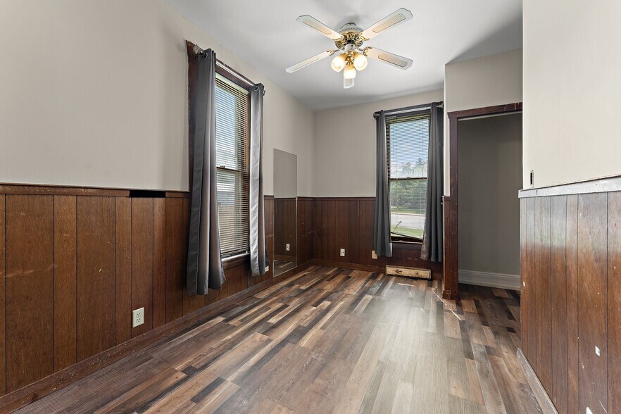 More Photos Of 755 Chicago St, Valparaiso General Retail For Sale