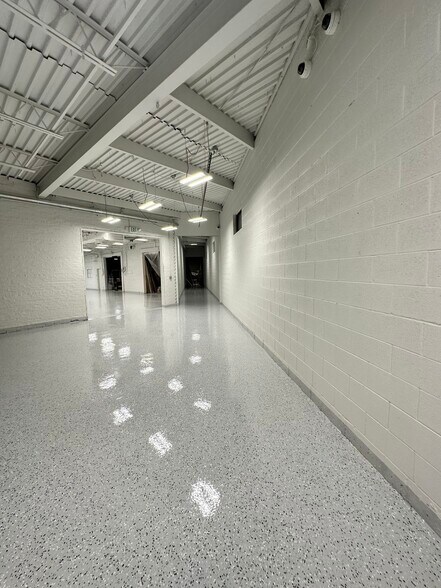 More Photos Of 3200 W Le Moyne Ave, Stone Park Warehouse For Lease