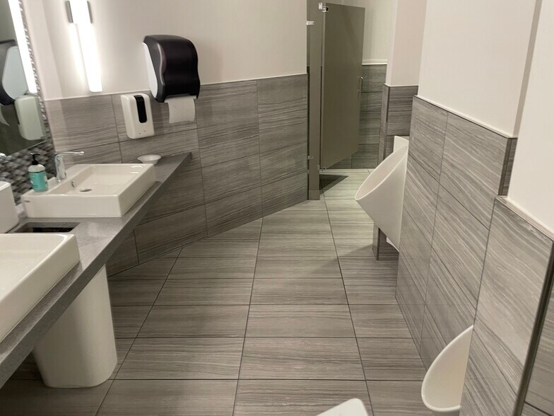 More Photos Of 9700 SW Capitol Hwy, Portland Office For Sale