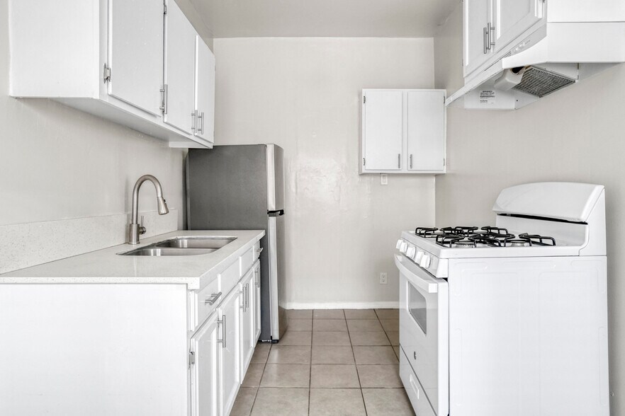 More Photos Of 5606 S Figueroa St, Los Angeles Apartments For Sale