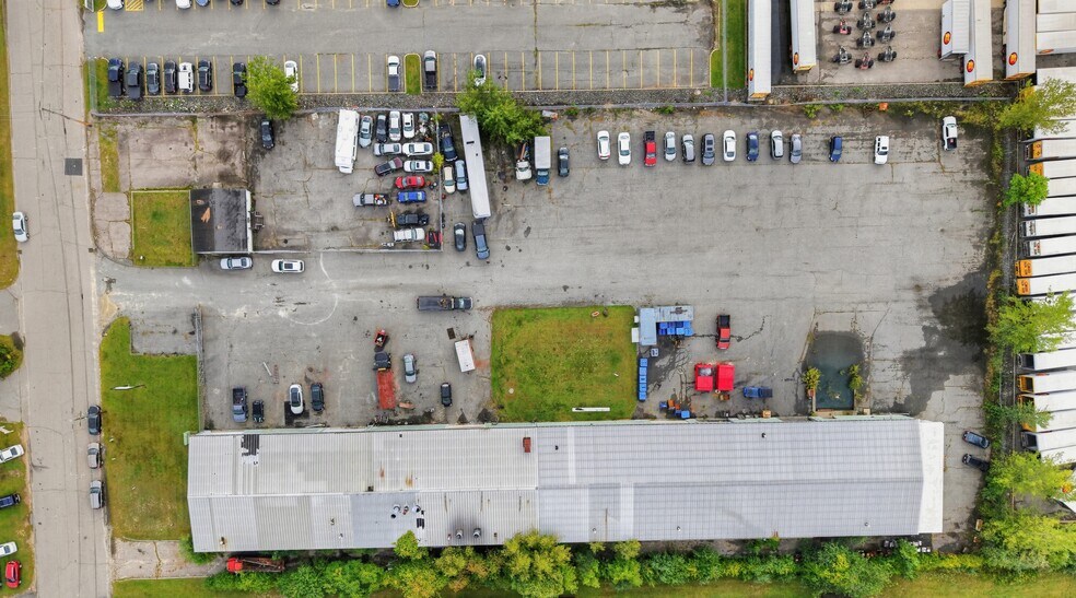 More Photos Of 32 Industrial Ct, Seekonk Warehouse For Lease