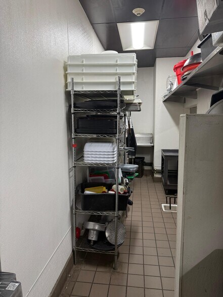 More Photos Of 61 S Fair Oaks Ave, Pasadena Restaurant For Lease