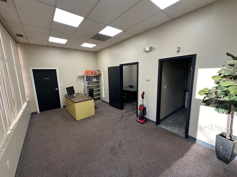 More Photos Of 21 Overlook Dr, Hamden Distribution For Lease