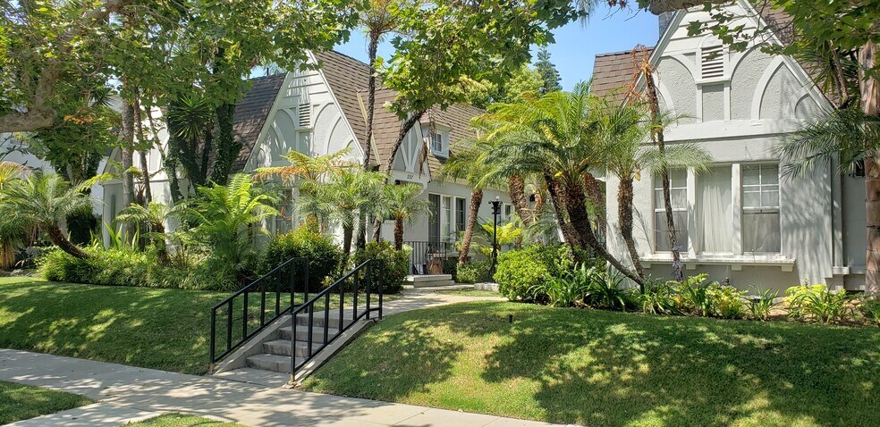 More Photos Of 537-545 1/2 N Orange Dr, Los Angeles Apartments For Sale