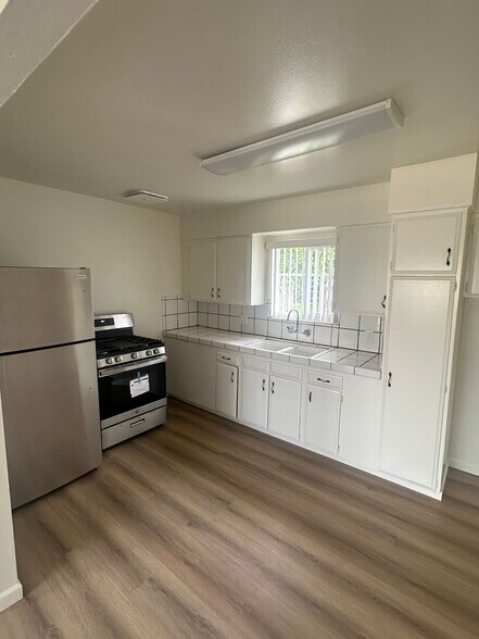 More Photos Of 922 L St, Sanger Apartments For Sale
