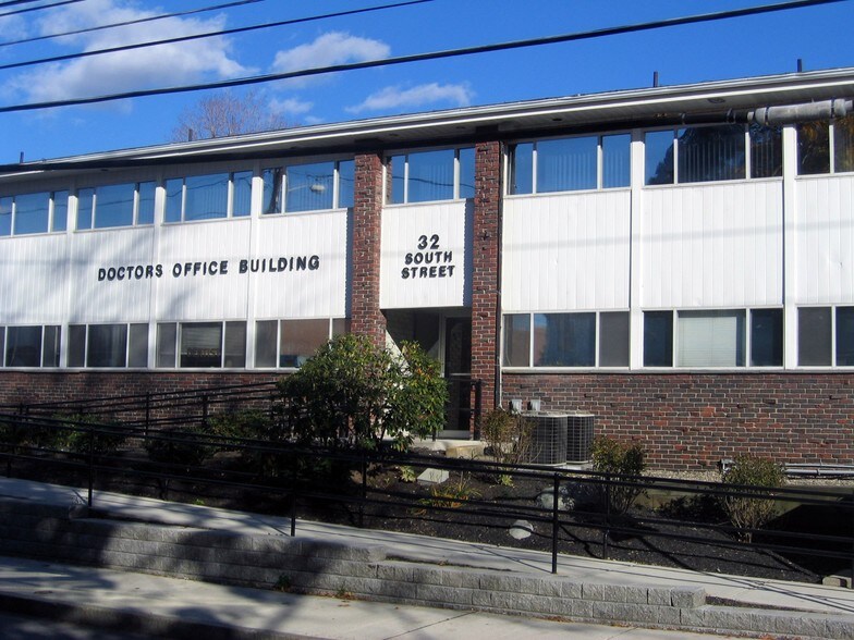 More Photos Of 32 South St, Waltham Medical For Sale