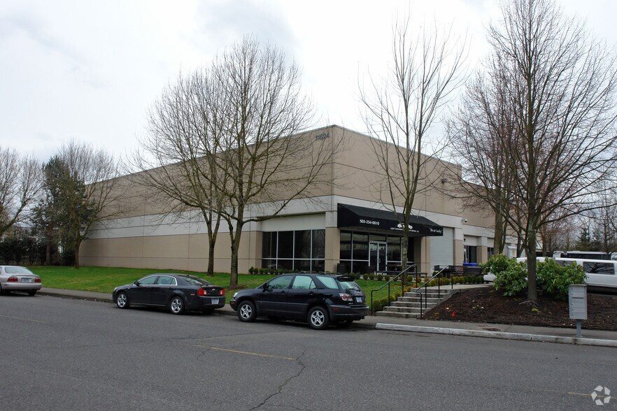 More Photos Of 11824 NE Ainsworth Cir, Portland Warehouse For Lease