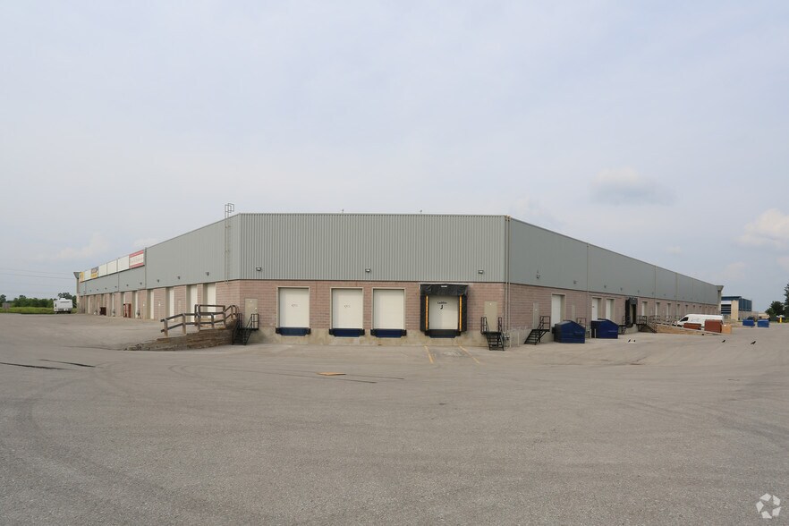 More Photos Of 142 Commerce Park Dr, Barrie Light Distribution For Lease