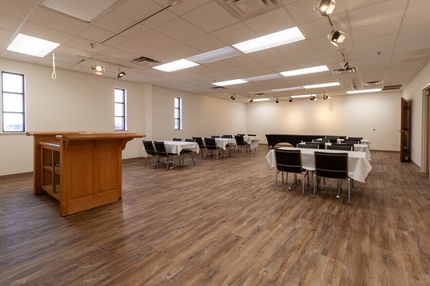 More Photos Of 101 Spring St, Excelsior Springs Theater Concert Hall For Sale