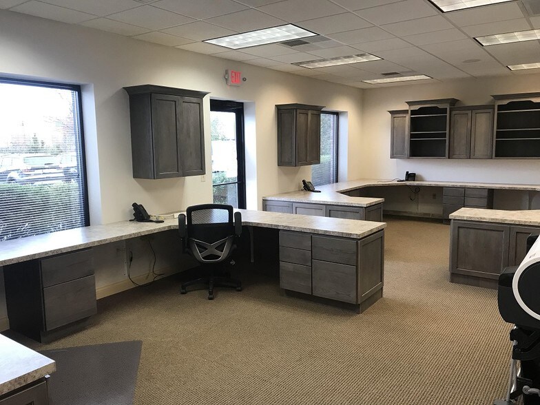 More Photos Of 1190 Richards Rd, Hartland Office For Sale