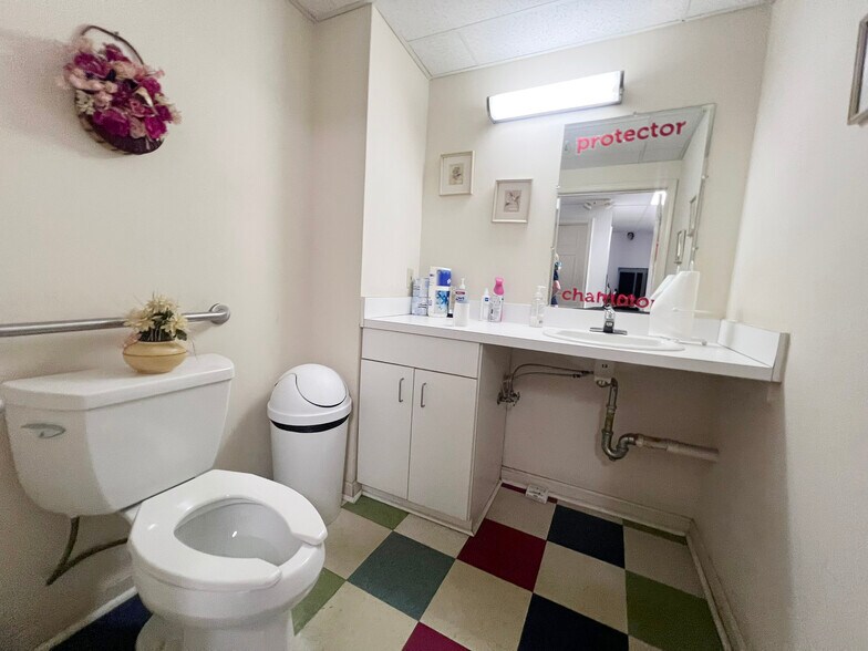 More Photos Of 9692-9706 Marlboro Pike, Upper Marlboro Office For Sale