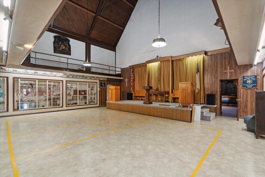 More Photos Of 1601 S 13th St, Philadelphia Specialty For Sale