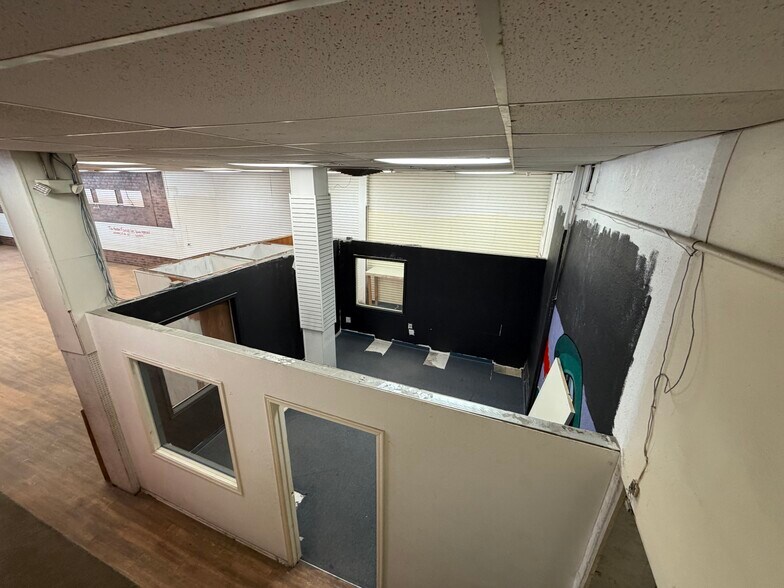 More Photos Of 305 S El Paso St, El Paso Storefront For Lease