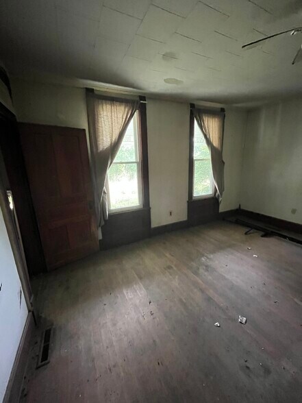 More Photos Of 61961 Dysart Woods Rd, Belmont Specialty For Sale