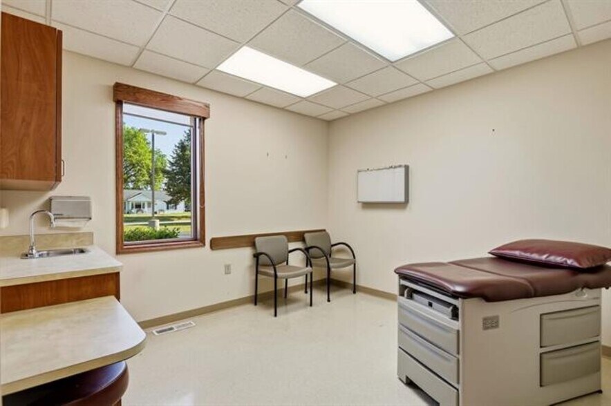 More Photos Of 2010 15th St, Bay City Healthcare For Sale