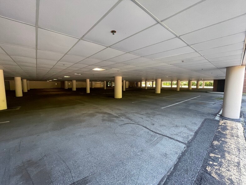 More Photos Of 1000 Sylvan Ave, Englewood Cliffs Office For Sale