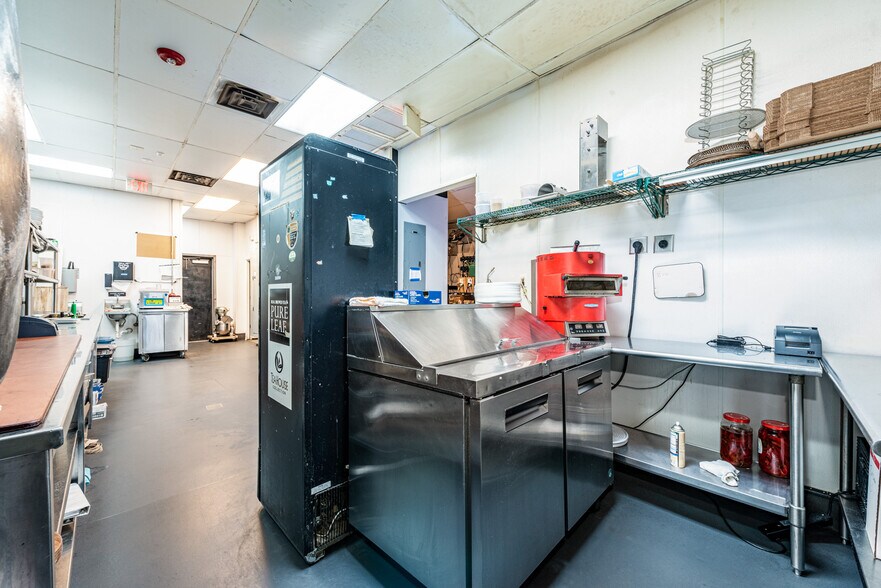 More Photos Of 4757 The Grove Dr, Windermere General Retail For Sale