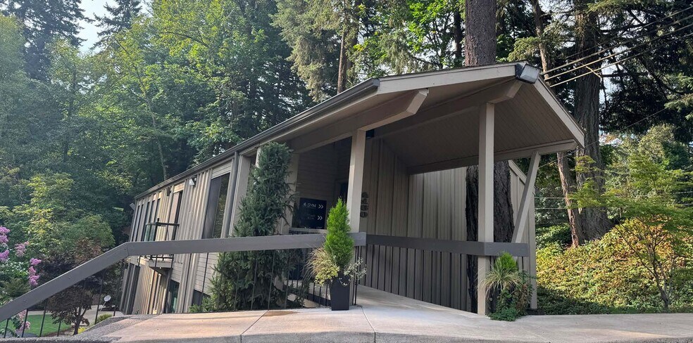 Primary Photo Of 4160 Commercial St SE, Salem Office For Lease