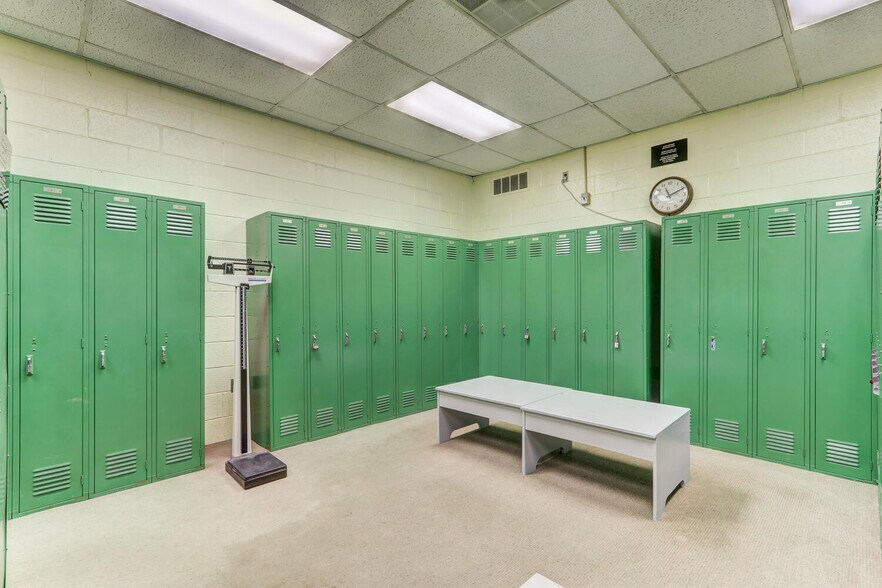 More Photos Of 600 S 5th Ave, Mayodan Health Club For Sale