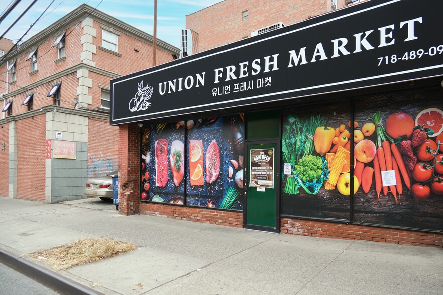 More Photos Of 14206 41st Ave, Flushing Supermarket For Lease