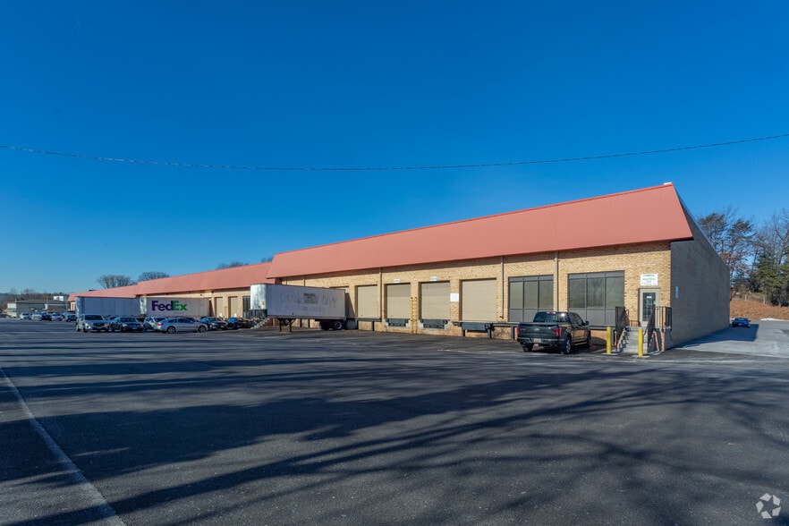 More Photos Of 4700-4724 Benson Ave, Arbutus Warehouse For Lease