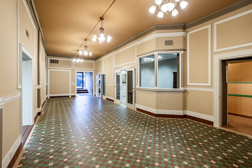 More Photos Of 100 W Washington Ave, Jackson Medical For Sale