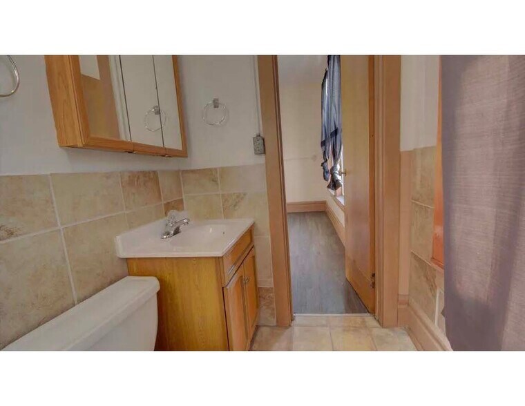 More Photos Of 910-912 W 3rd St, Davenport Apartments For Sale