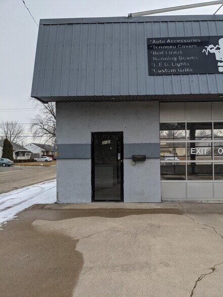 More Photos Of 212 S Kennedy, Bradley Auto Repair For Lease