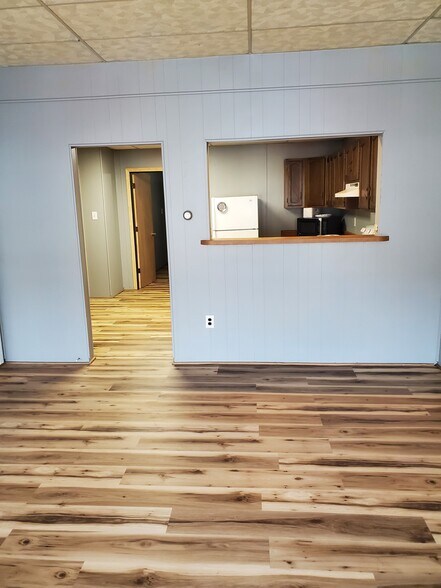 More Photos Of 209 N State St, Litchfield Storefront Retail Residential For Sale