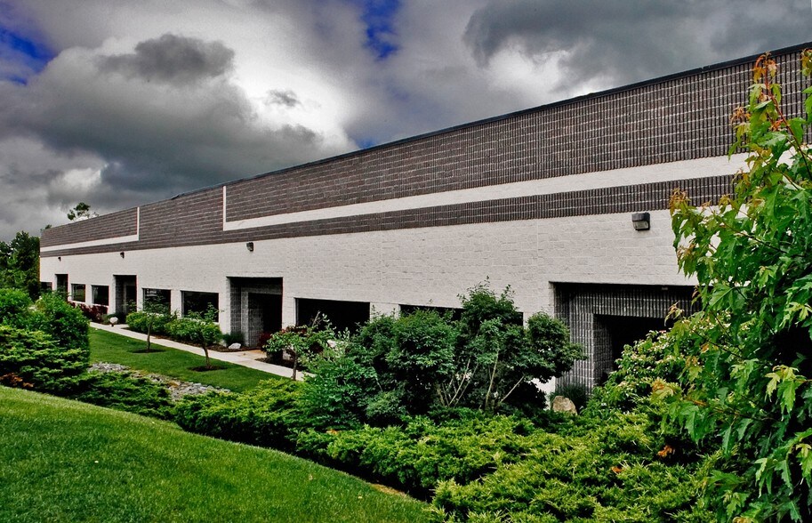 More Photos Of 28 Industrial Dr, Middletown Warehouse For Lease