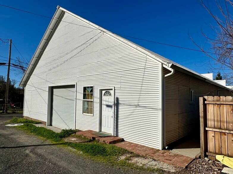 More Photos Of 18729 Carter St, Tuolumne Flex For Sale