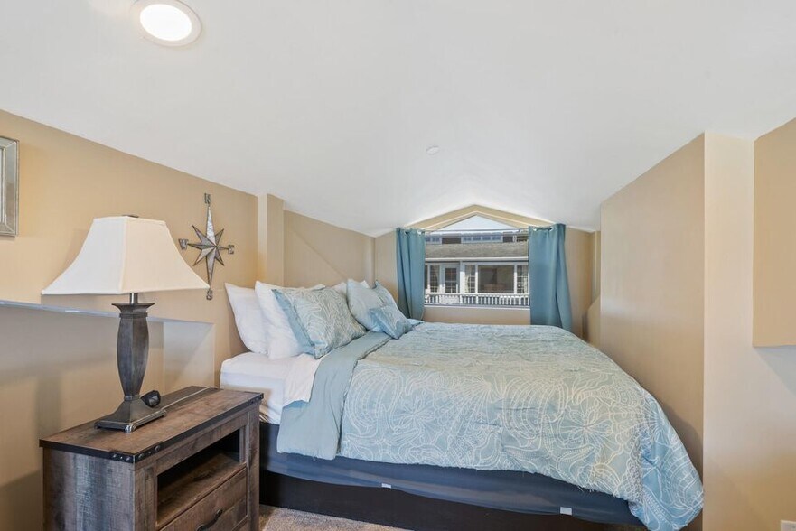 More Photos Of 1505 Pacific Ave NW, Oceanside Hotel For Sale