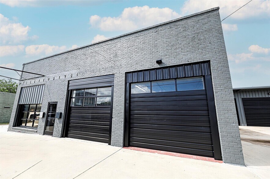 More Photos Of 406 W Wise St, Bowie Industrial For Sale