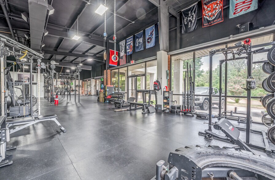 More Photos Of 9875 Huff N Puff Rd, Lakeland Freestanding For Lease