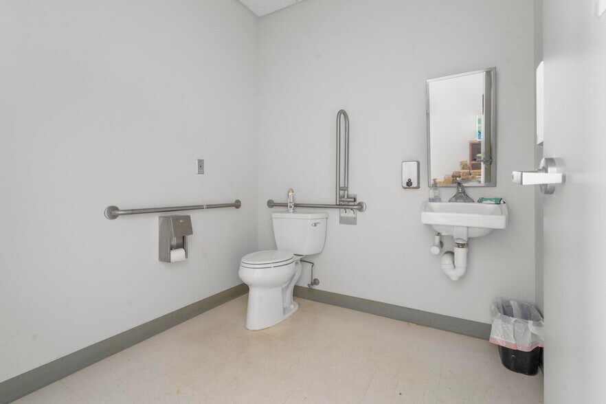 More Photos Of 507 Danbury Rd, New Milford Unknown For Lease