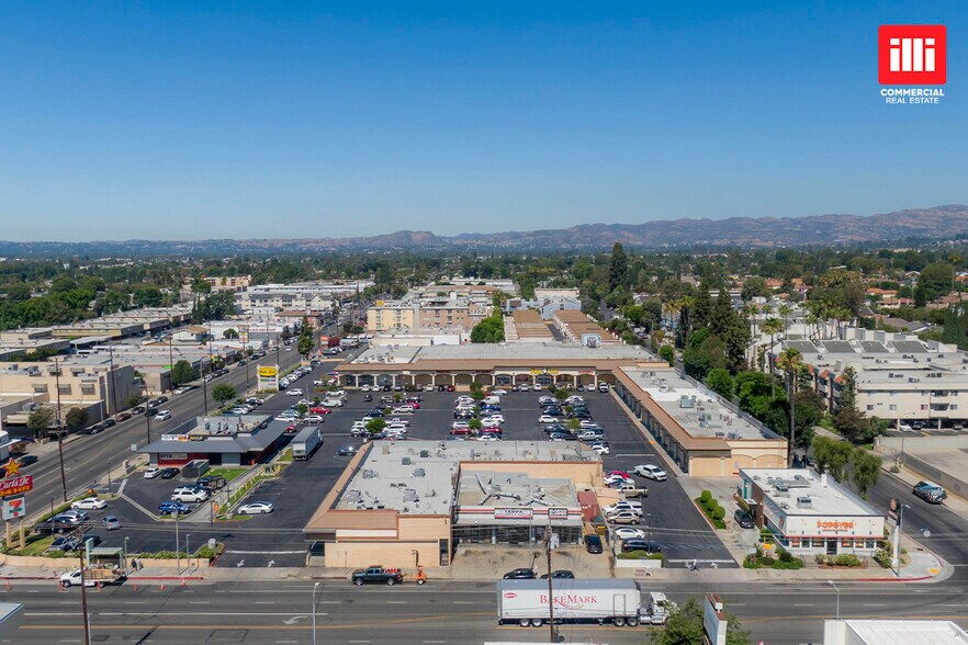 More Photos Of 20111-20149 Saticoy St, Winnetka Storefront For Lease