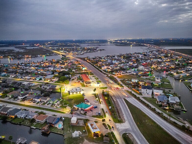 More Photos Of 3109 Neptune Dr, Bayou Vista Office For Sale